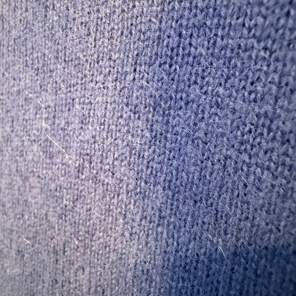 Lord & Taylor 100% Cashmere V-Neck Sweater Blue Asymmetric Hem Luxury Knit Med - Picture 12 of 13